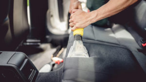 Autopolster mit einem Waschsauger reinigen